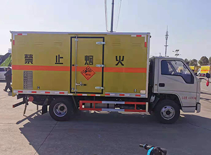 梁溪爆破器材运输车技术升级与安全合规新趋势